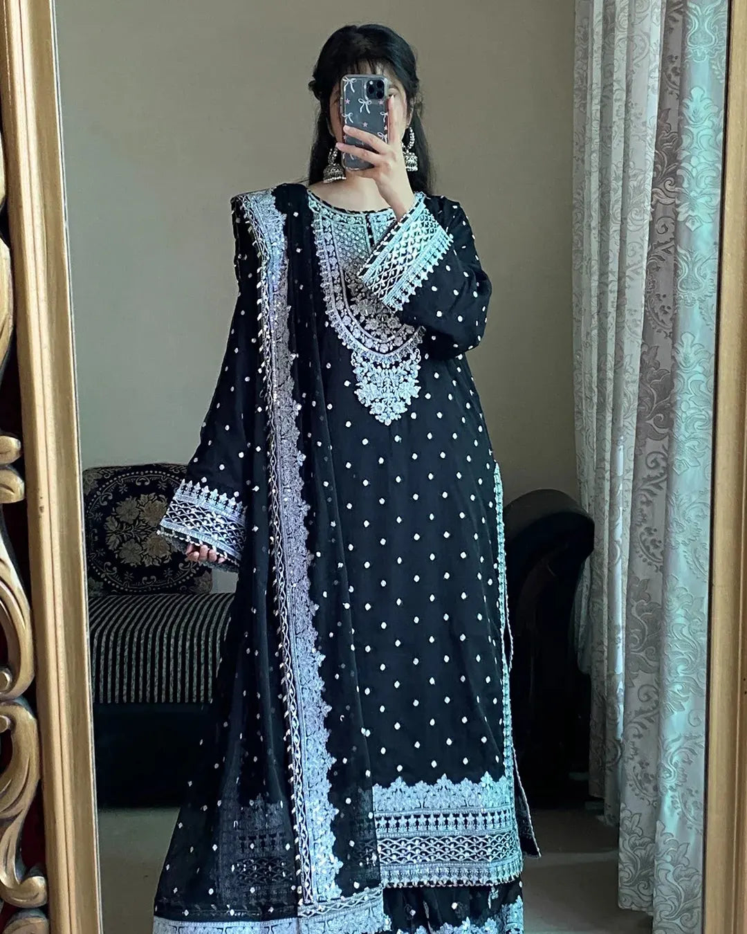 Ronaq-e-Mehfil Black Farshi Gharara